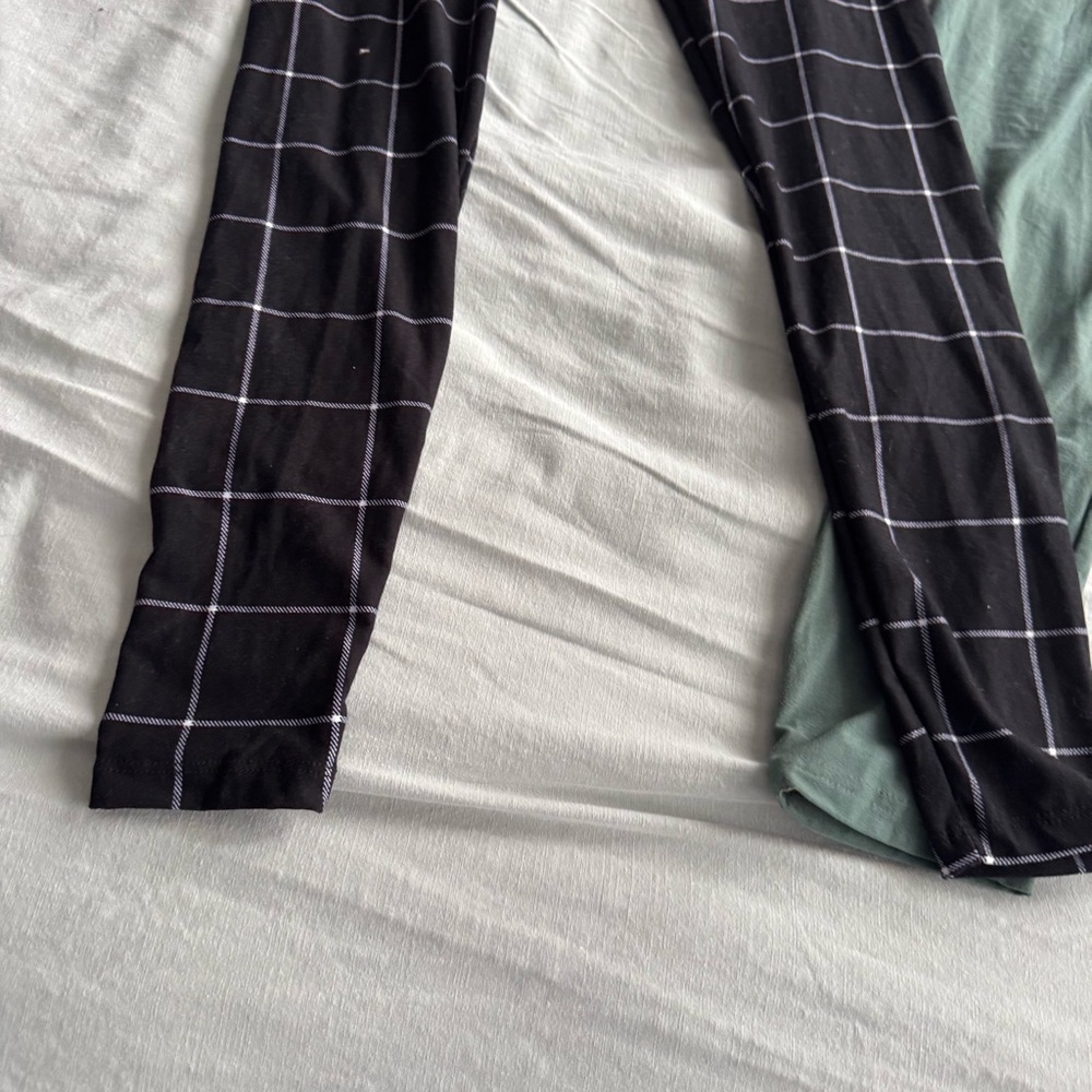 Bundle of two leggings sage green leggings black and white windowpain leggings - Picture 5 of 7